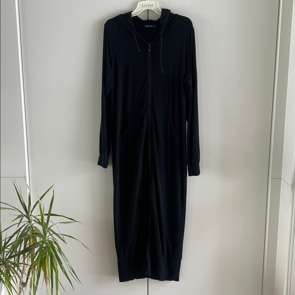 Emmy Deveaux The Long Hoodie - Picture 7 of 16